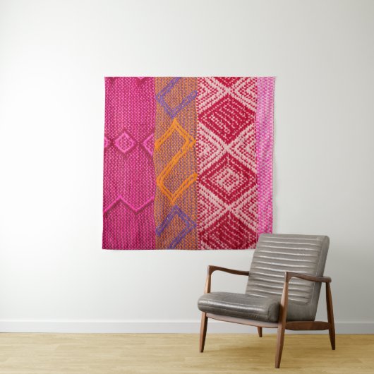 Details shot van het indianenweefsel met kleurrijk wandkleed (In situ)