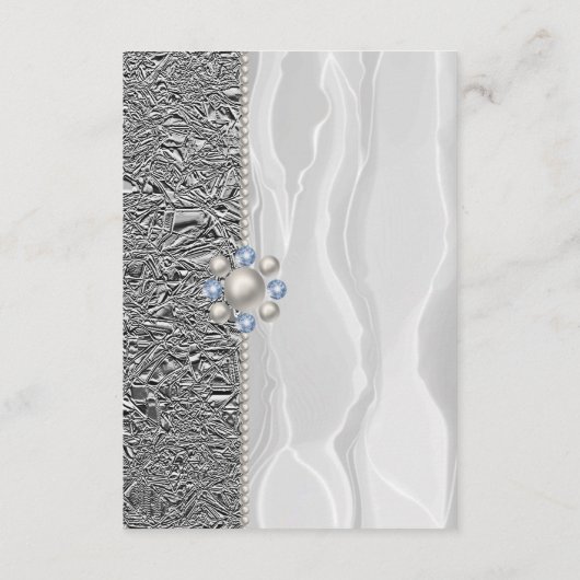 Details van de bruiloft, witte zijde, diamanten en informatiekaartje (Achterkant)