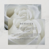 Details van de Elegant White Rose Wedding Guest Informatiekaartje (Voorkant / Achterkant)