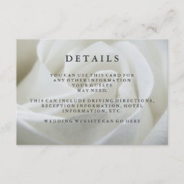 Details van de Elegant White Rose Wedding Guest Informatiekaartje