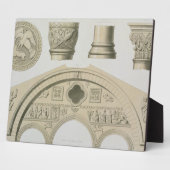 Details van een gesculpeerde boog en kolommen uit  fotoplaat (Zijkant)