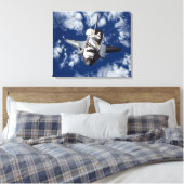 Detectie van spatie-shuttle in ruimte canvas afdruk (Insitu (Slaapkamer))