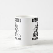 Detective Raccoon "Case Closed" Humor Graphic Koffiemok (Center)