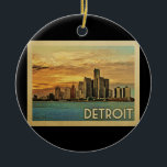 Detroit Michigan Vintage Travel Keramisch Ornament<br><div class="desc">Ontdek het Michigan-ontwerp in Vintage Travel-stijl met een prachtige zonsondergang van de stad.</div>