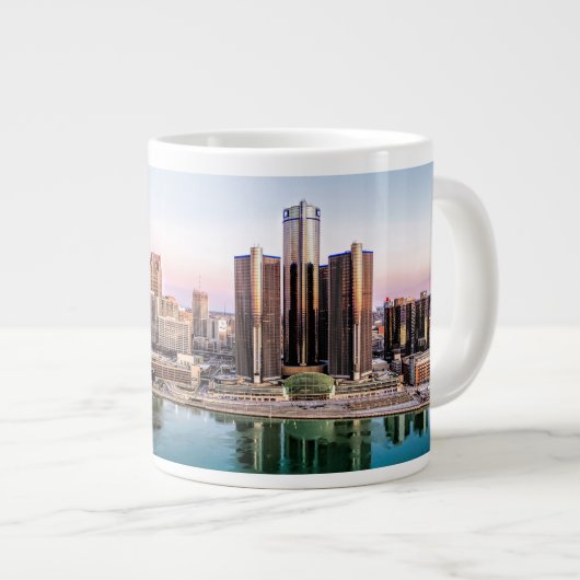 Detroit Skyline op Dawn Jumbo Mok (Voorkant rechts)