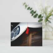 Deurgordijn met rood kwastje briefkaart (Staand voorkant)