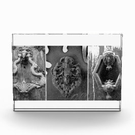 Deurkloppers, Barcelona Fotoblokken