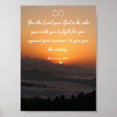 Deuteronomie 20:4 - Bijbel Poster (Voorkant)