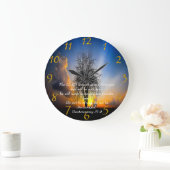 Deuteronomie 31:8 boom in een veld met blauwe luch grote klok (Huis)