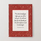 Deuteronomium 31:8 Bijbelvers Afbeelding Button (Voorkant)