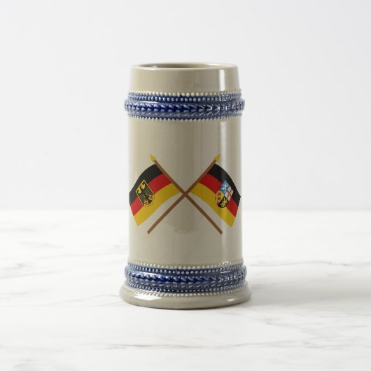 Deutschland und Saarland Flaggen, gekreuzt Bierpul (Center)