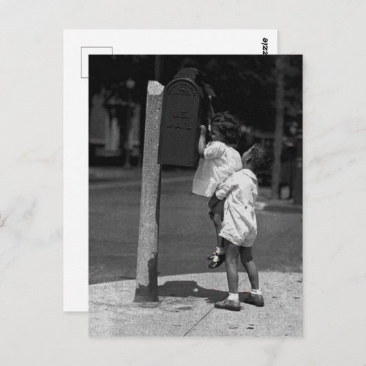 Deux enfants postant une lettre briefkaart (Voorkant / Achterkant)