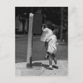 Deux enfants postant une lettre briefkaart (Voorkant)