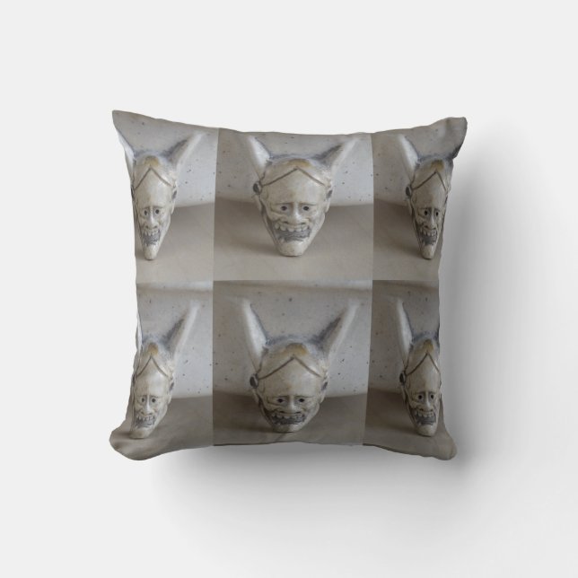 Devil Mask Bonsai Pot Pillow Kussen (Voorkant)
