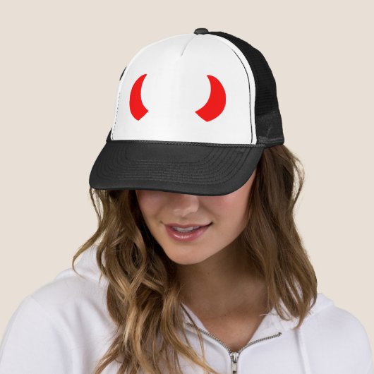 Devil's Horns Trucker Pet (In situ)