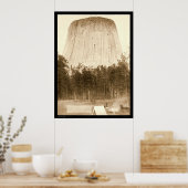 Devil's Tower met Tent in Voorzijde WY 1887 Poster (Keuken)