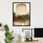 Devil's Tower met Tent in Voorzijde WY 1887 Poster (Thuiskantoor)