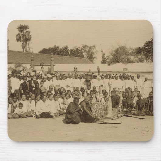 Devotions at the Arakan Pagoda, Mandalay, Muismat (Voorkant)
