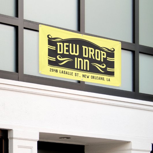 Dew Drop Inn Spandoek (Buitenkant Gebouw)