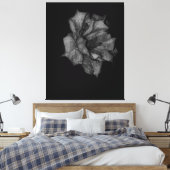 Dew-Kissed Petals in het donker Canvas Afdruk (Insitu (Slaapkamer))