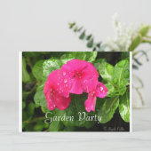 Dewdruppels op Periwinkle Garden Party-uitnodiging Kaart (Staand voorkant)