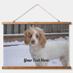 Dexter in de sneeuw - Wandtapijt met houten bovenk Hangend Wandkleed
