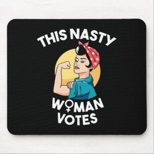 Deze akelige vrouw stemt feministisch op Biden en Muismat