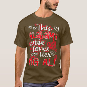 Deze Alabama Cutie houdt van haar grote Al Fun-Foo T-shirt