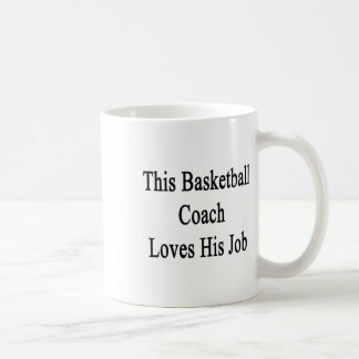 Deze basketbalcoach houdt van zijn baan koffiemok
