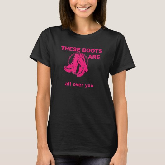 Deze Boots gaan over je heen... grappige roze. T-shirt (Voorkant)