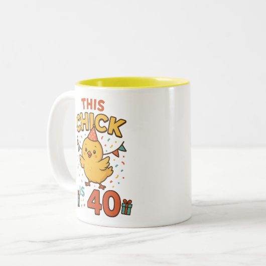 Deze chick is 40 Schattigee en leuke verjaardag Tweekleurige Koffiemok (Voorkant links)