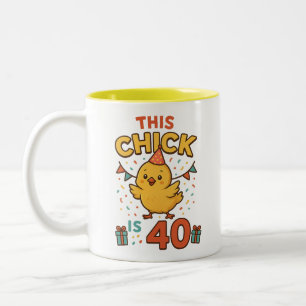 Deze chick is 40 Schattigee en leuke verjaardag Tweekleurige Koffiemok