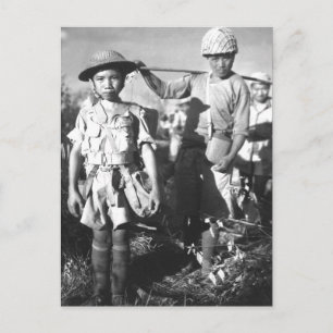 Deze Chinese soldaat met zwaar pack_War Afbeelding Briefkaart