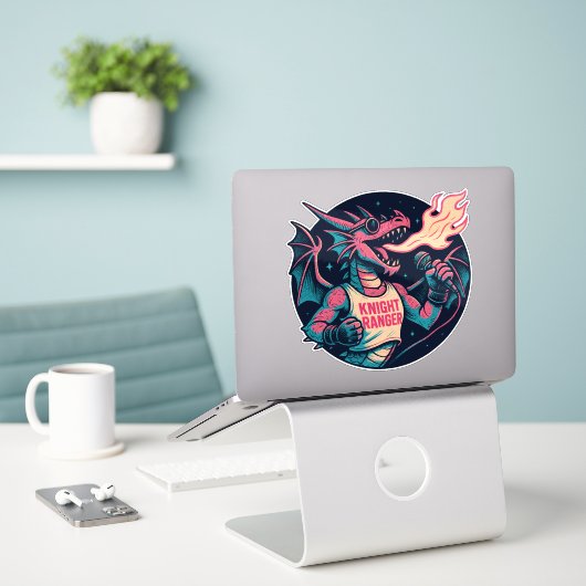 Deze draak spuugt vuur sticker (Laptop op bureau)