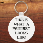 Deze feministe sleutelhanger (Voorkant)