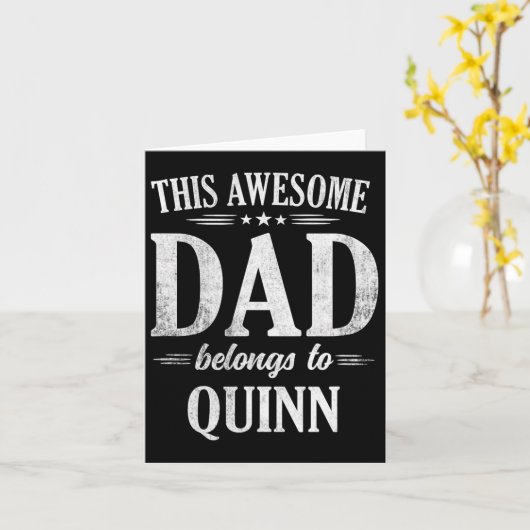 Deze Geweldige vader is van Quinn Fathers Day Birt Kaart (Gele Bloem)