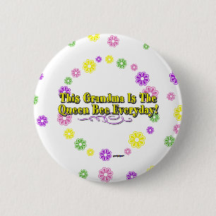 Deze grootmoeder is de koningin voor elke dag bloe ronde button 5,7 cm
