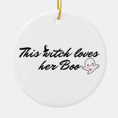 Deze heks houdt van haar Boo Seizoensgebonden Orna Keramisch Ornament (Voorkant)