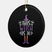 Deze heks is 30th Funny Spooky Halloween Birthday Keramisch Ornament (Links)