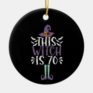 Deze heks is de 70e Funny Halloween Birthday Gift Keramisch Ornament