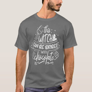 Deze heks kan worden omgekocht met chocolade t-shirt