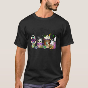 Deze heksen hebben koffie herfst Herfst horror lat T-shirt