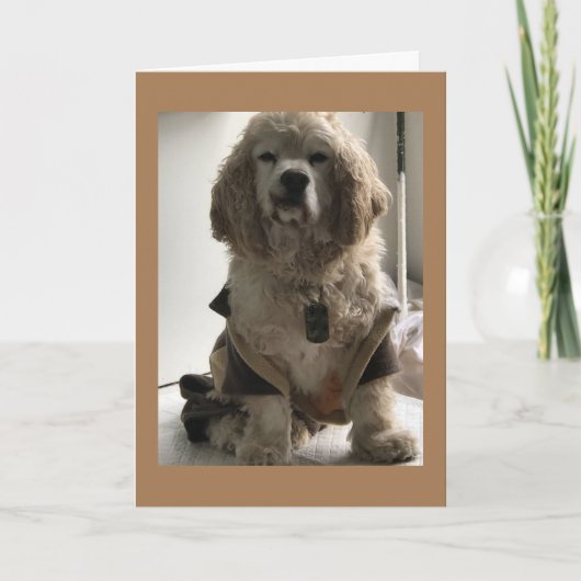 DEZE HOND IS KLAAR OM "GELUKKIGE VERJAARDAG" TE ZE KAART (Voorkant)