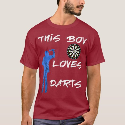 Deze jongen houdt van darts board games speler t-shirt (Voorkant)