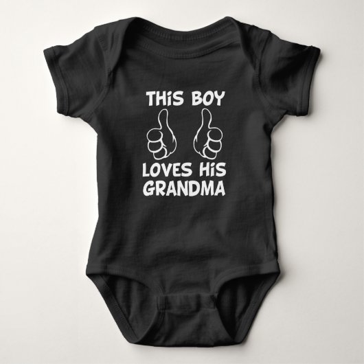 Deze jongen houdt van zijn lieve oma baby romper (Voorkant)