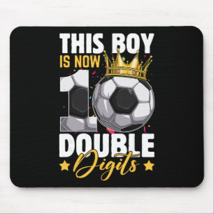 Deze jongen is nu 10 dubbele cijfers Voetbal 10 ja Muismat