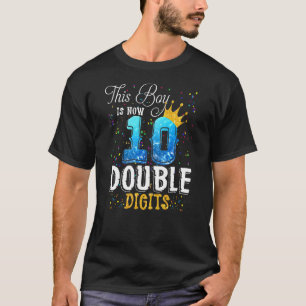 Deze jongen is nu 10 jaar oud, twee cijfers. t-shirt