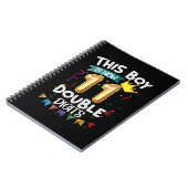 Deze jongen is nu 11 dubbelcijferige jongen van 11 notitieboek (Linkerzijde)