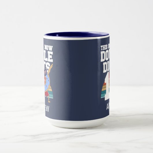 Deze jongen is nu 2 cijfers grappige 10e verjaarda mok (Midden)