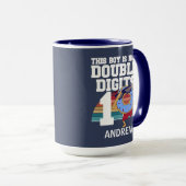 Deze jongen is nu 2 cijfers grappige 10e verjaarda mok (Voorkant rechts)